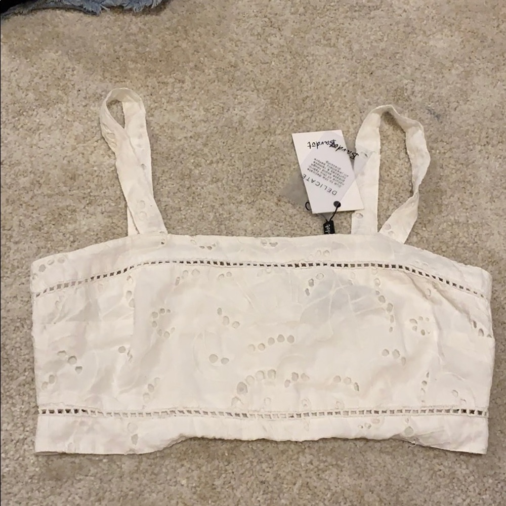 Super cute top white cutout